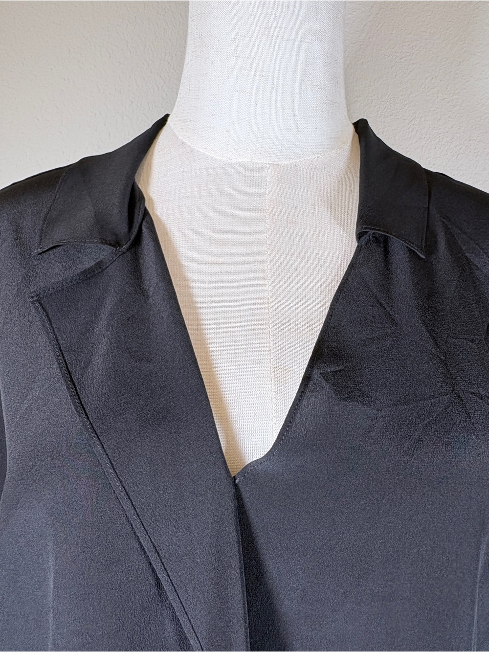 LILYSILK Black Mulberry Silk Blouse Size Medium - Picture 4 of 10